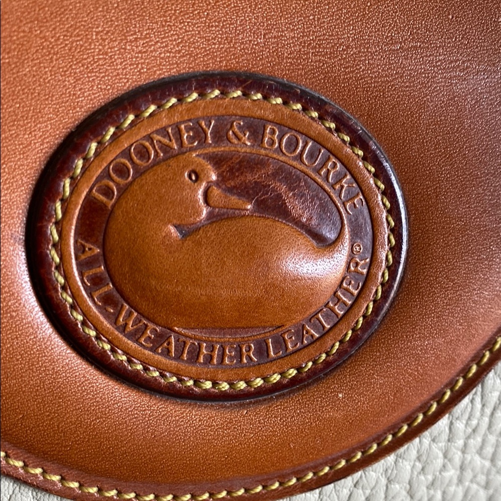 Dooney & Bourke Orange and Cream Leather Bag - Picture 3 of 12